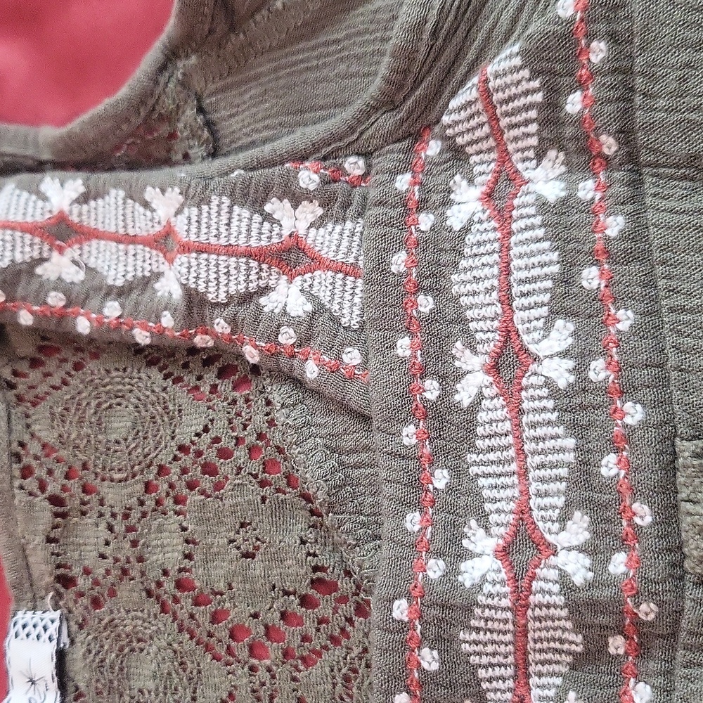 Top - Picture 2 of 3